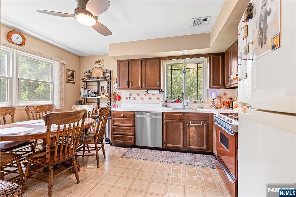 2 Violet Court Bergenfield, NJ 07621 - Photo 13 of 31