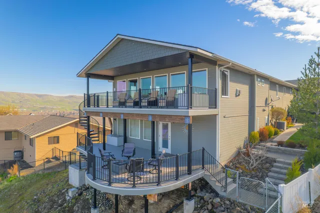 $999,000 | 528 Crestline Cir Drive, Lewiston, ID 83501