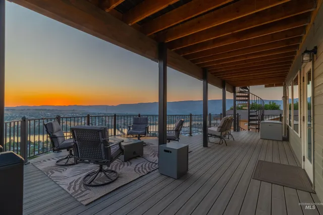 $999,000 | 528 Crestline Cir Drive, Lewiston, ID 83501