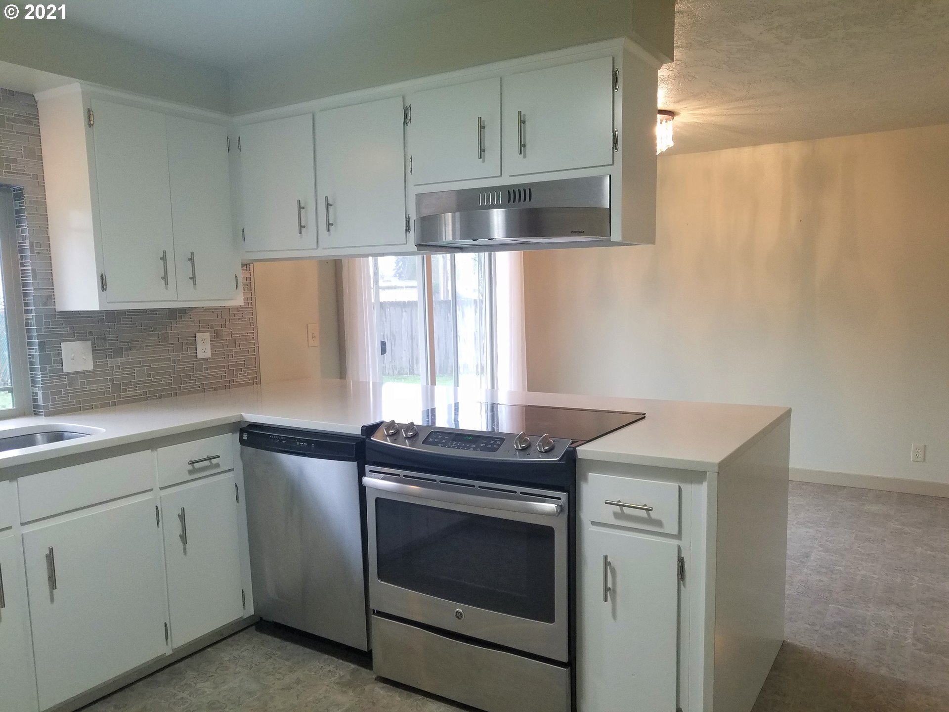 249 South 35th Street Springfield, OR 97478 - Photo 9 of 23