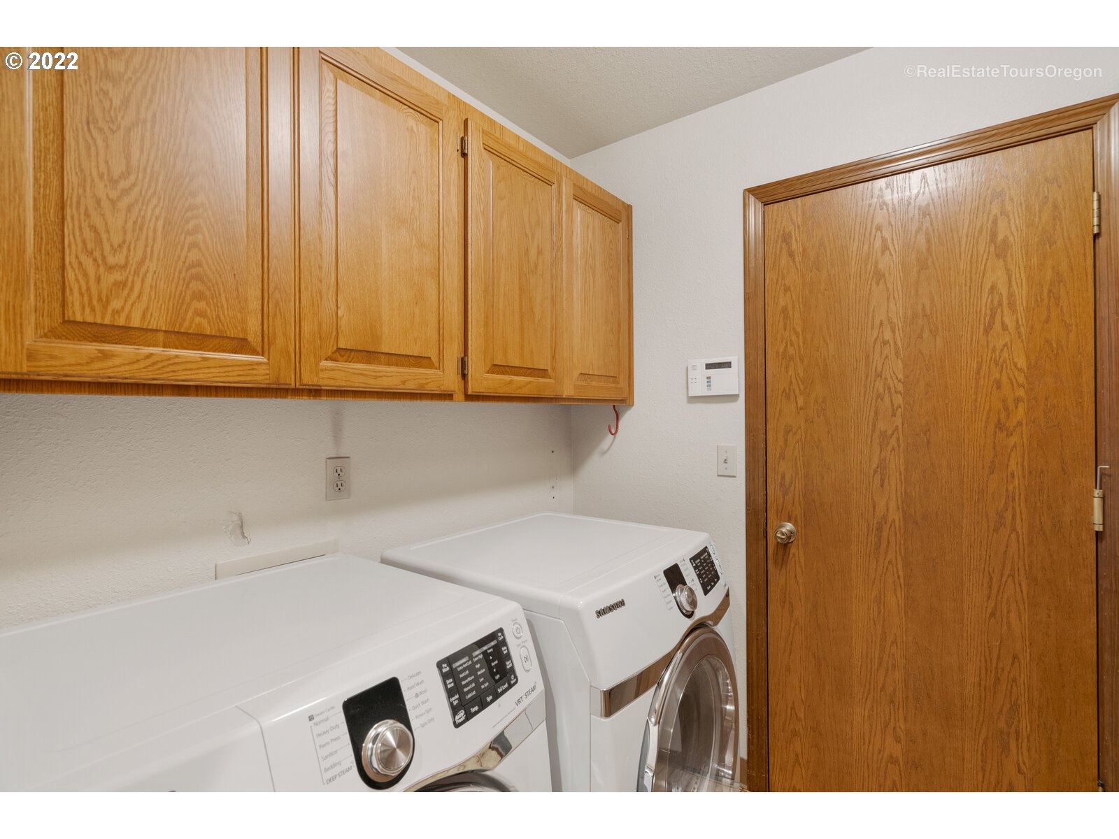 6806 Southwest Windemere Loop Portland, OR 97225 - Photo 11 of 30 Gallery Image 11