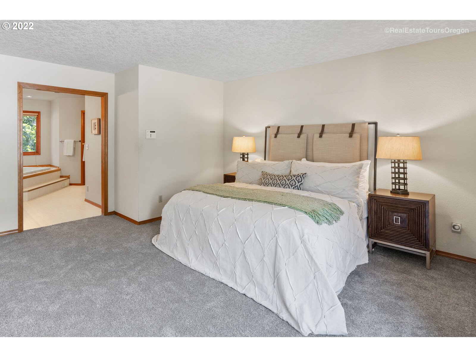 6806 Southwest Windemere Loop Portland, OR 97225 - Photo 12 of 30 Gallery Image 12