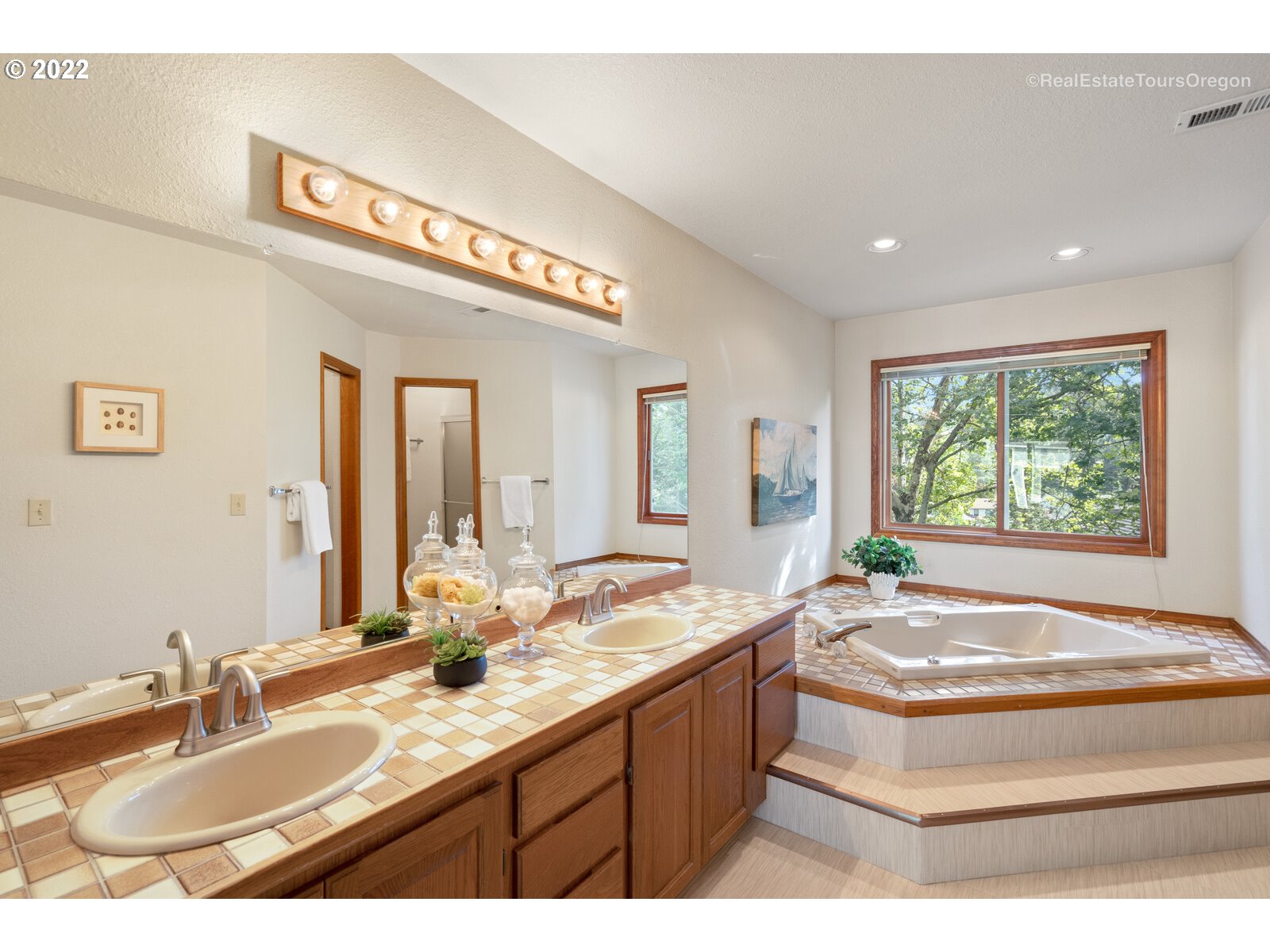 6806 Southwest Windemere Loop Portland, OR 97225 - Photo 14 of 30 Gallery Image 14