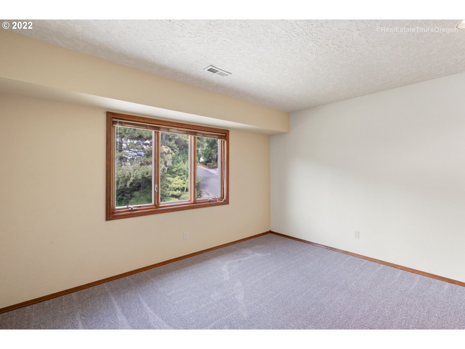 6806 Southwest Windemere Loop Portland, OR 97225 - Photo 16 of 30 Gallery Image 16