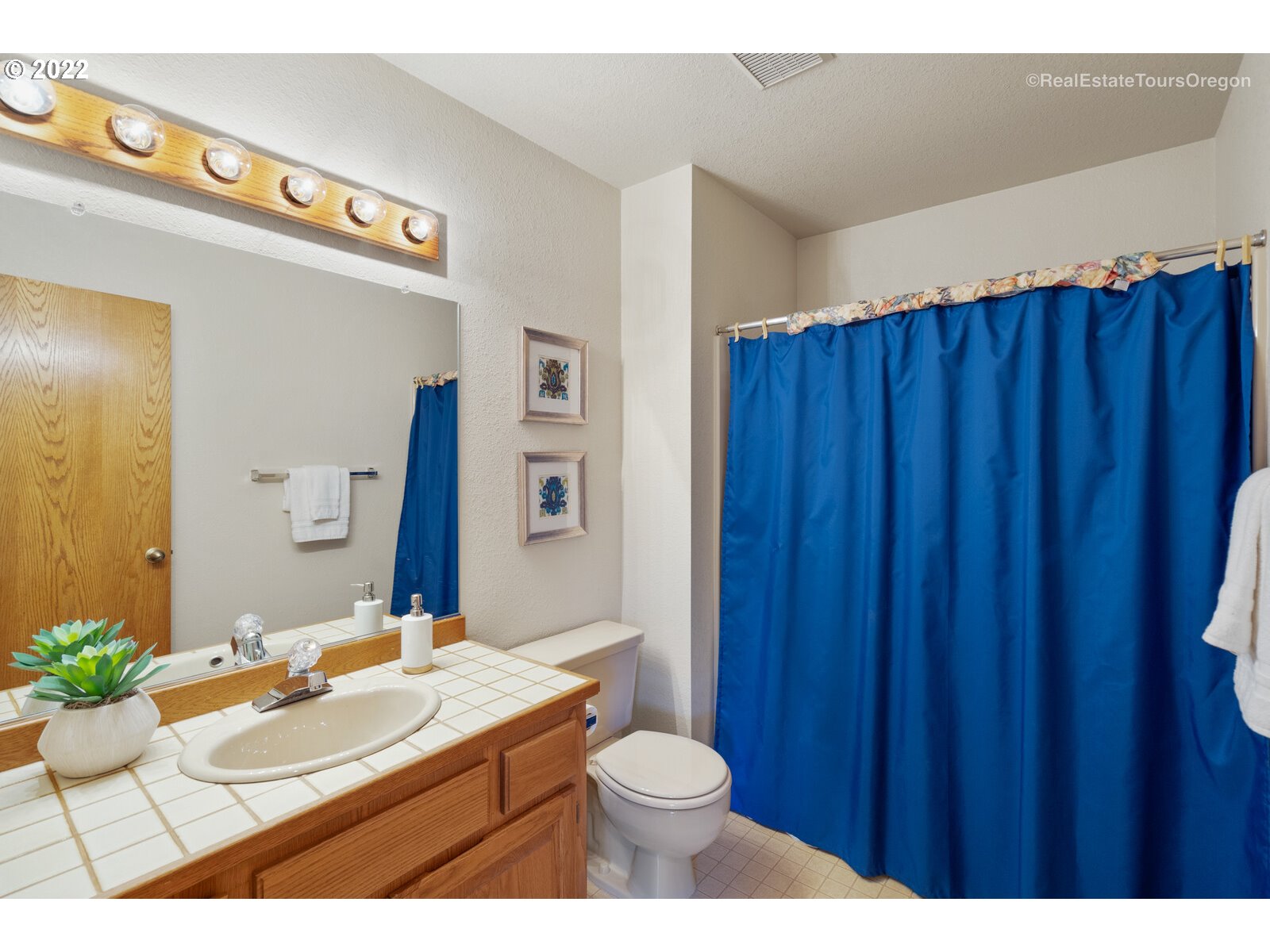 6806 Southwest Windemere Loop Portland, OR 97225 - Photo 17 of 30 Gallery Image 17