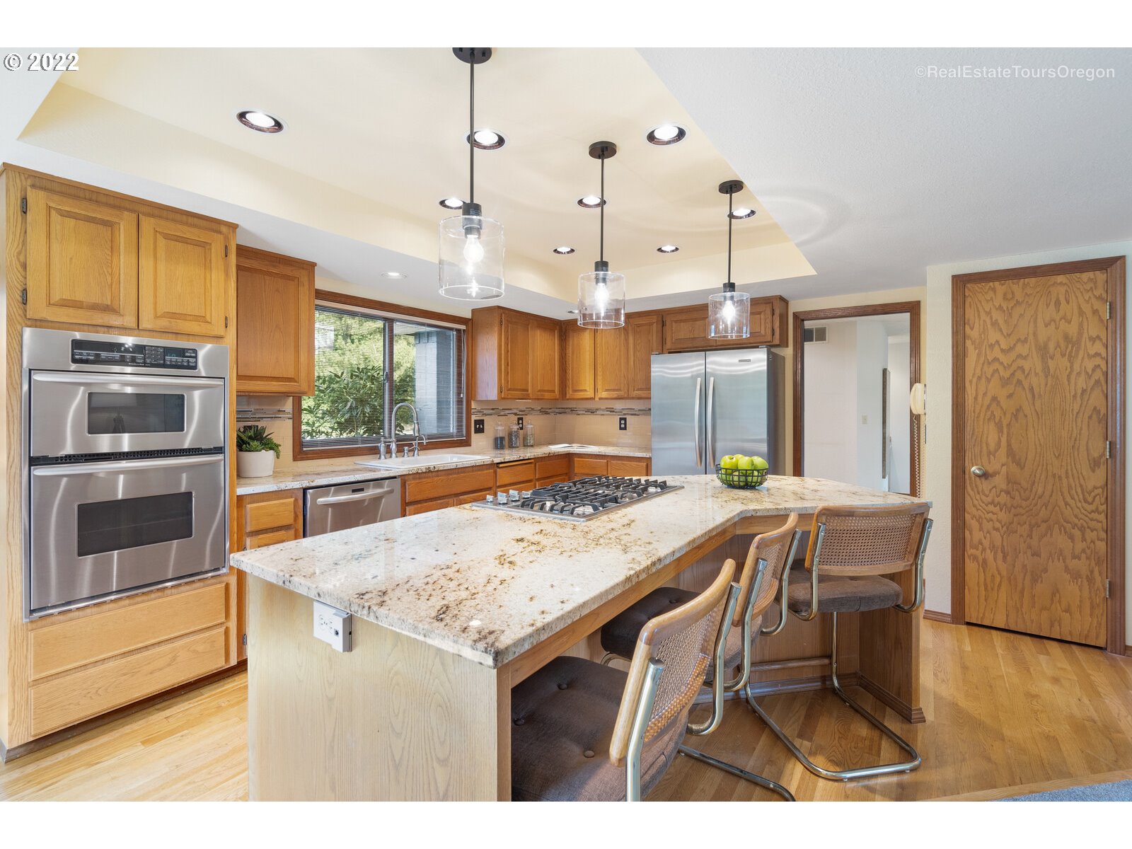 6806 Southwest Windemere Loop Portland, OR 97225 - Photo 7 of 30 Gallery Image 7