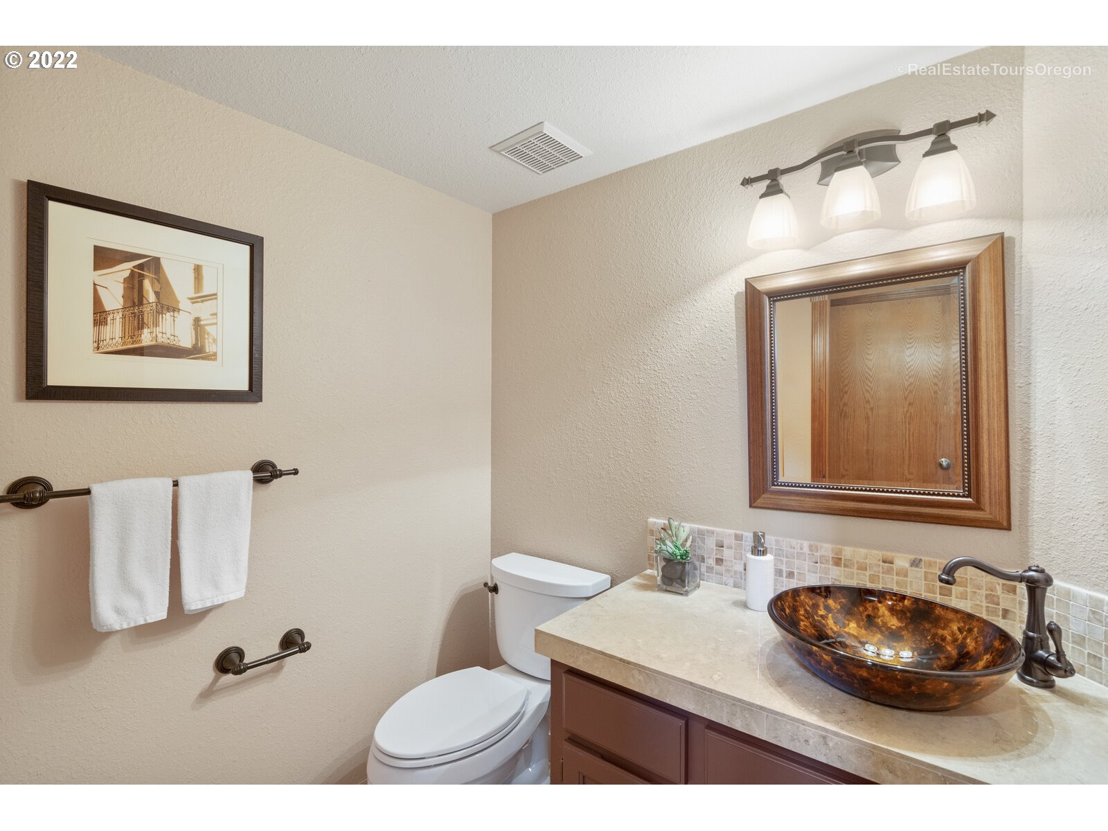 6806 Southwest Windemere Loop Portland, OR 97225 - Photo 10 of 30 Gallery Image 10