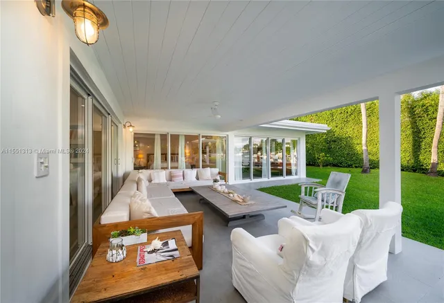 $9,500,000 | 861 Harbor Drive, Key Biscayne, FL 33149