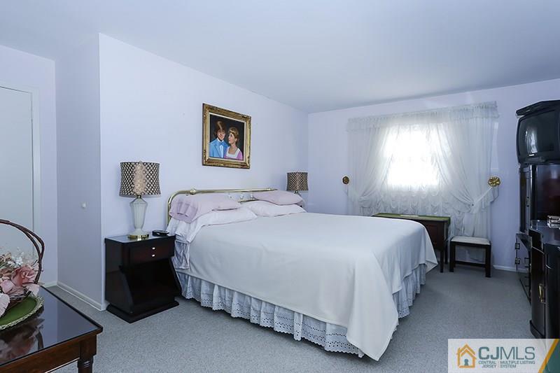 29 Nottingham Road Edison, NJ 08820 - Photo 10 of 18 a spacious bedroom with a bed and a window
