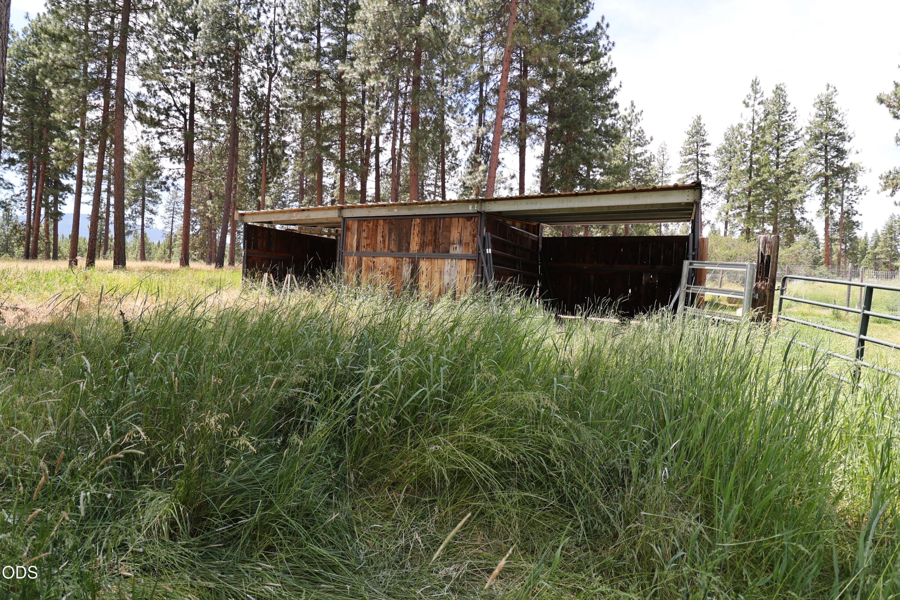 16010 Clover Creek Road Klamath Falls, OR 97601 - Photo 4 of 20