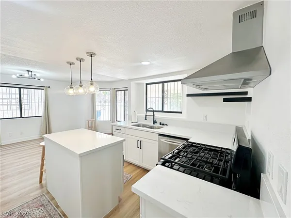 $2,590 | 7040 Encore Way, Las Vegas, NV 89119