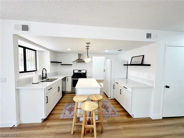 $2,590 | 7040 Encore Way, Las Vegas, NV 89119