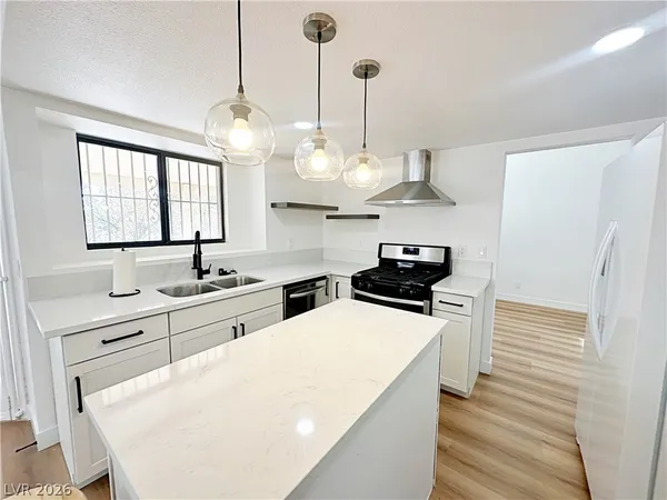 $2,590 | 7040 Encore Way, Las Vegas, NV 89119