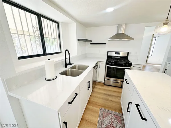 $2,590 | 7040 Encore Way, Las Vegas, NV 89119