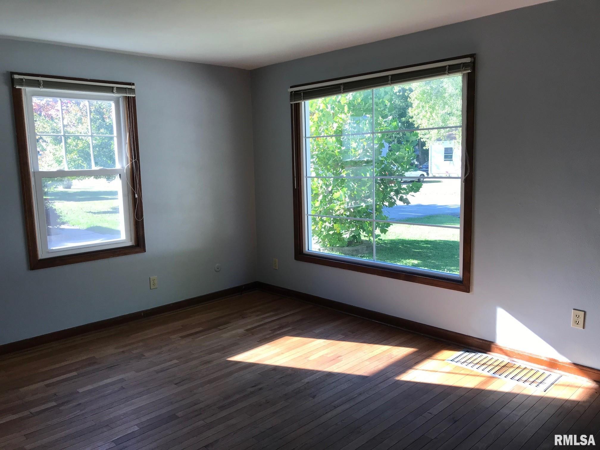 2012 East Hood Street Springfield, IL 62703 - Photo 7 of 30