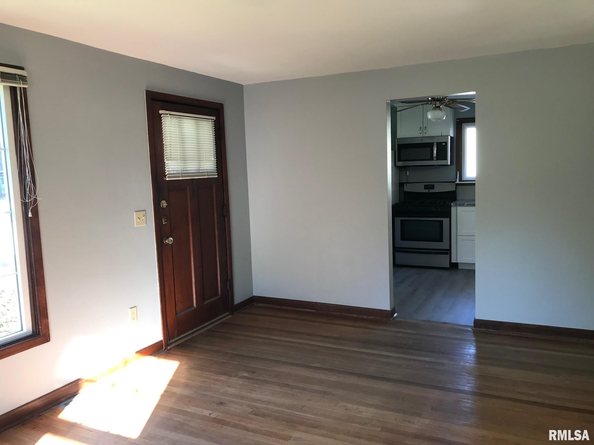 2012 East Hood Street Springfield, IL 62703 - Photo 8 of 30