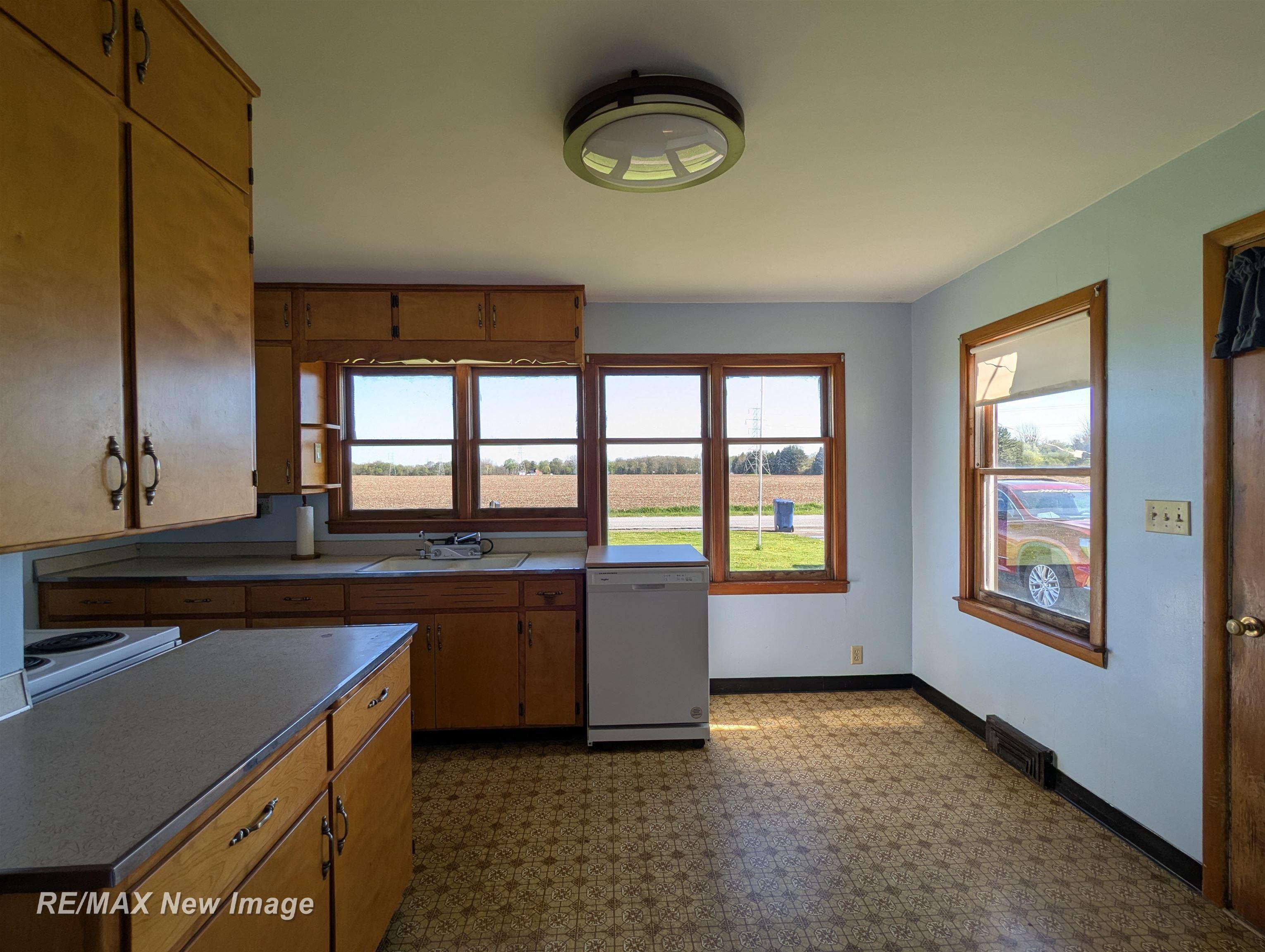6394 Curtis Road Bridgeport, MI 48722 - Photo 4 of 23 50174191-012f9fd9-5846-469f-a216-3e808765dd84.JPG