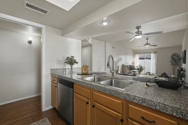 $1,700 | 3039 North 38th Street, Unit 1, Phoenix, AZ 85018