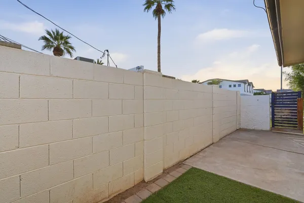 $1,700 | 3039 North 38th Street, Unit 1, Phoenix, AZ 85018