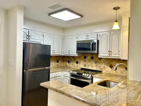 $1,800 | 5400 Park Avenue, Unit 220, Memphis, TN 38119