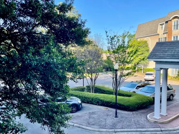 $1,800 | 5400 Park Avenue, Unit 220, Memphis, TN 38119