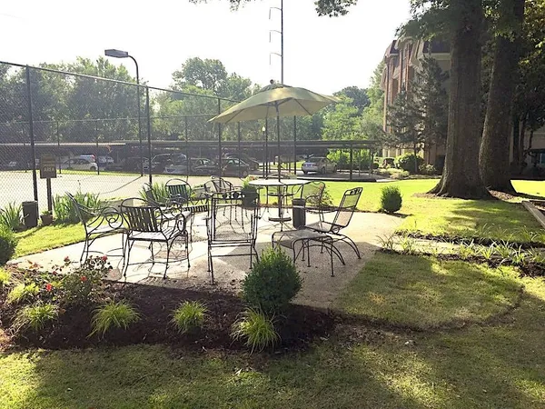 $1,800 | 5400 Park Avenue, Unit 220, Memphis, TN 38119