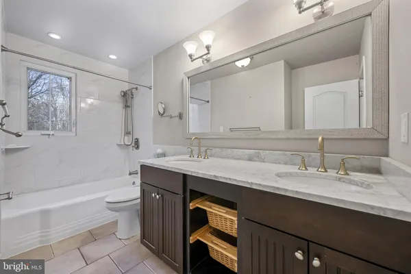 $2,850 | 922 Beaverbank Circle, Towson, MD 21286