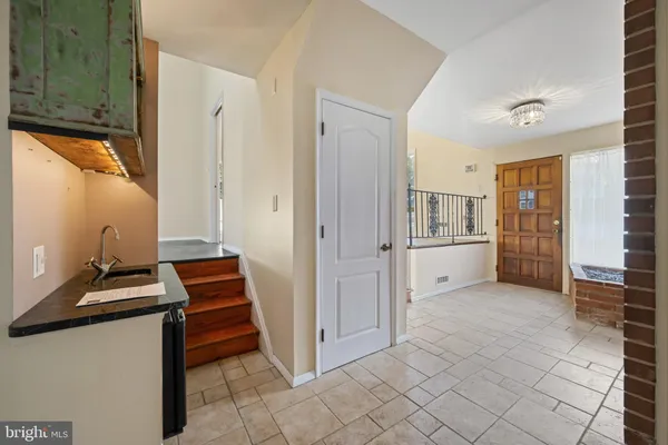 $2,850 | 922 Beaverbank Circle, Towson, MD 21286