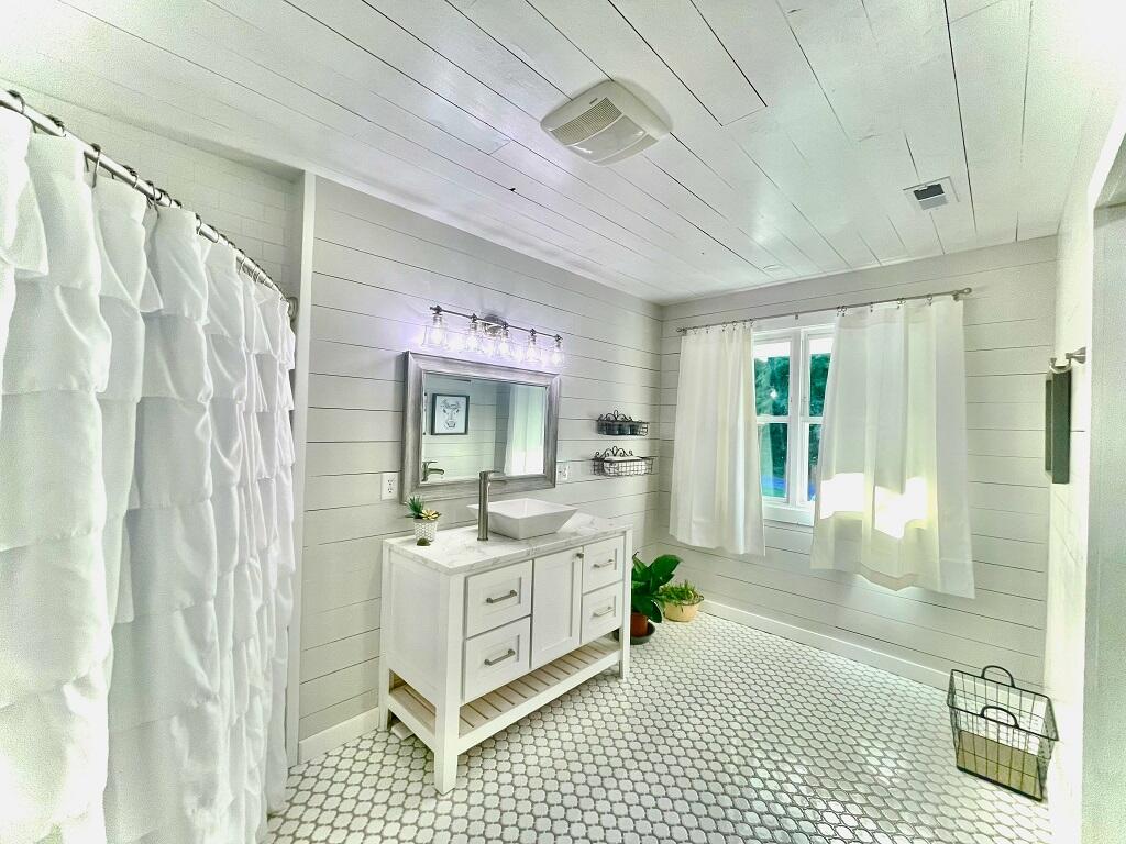 2025 Happy Valley Road Limestone, TN 37681 - Photo 15 of 34 Master bath #14