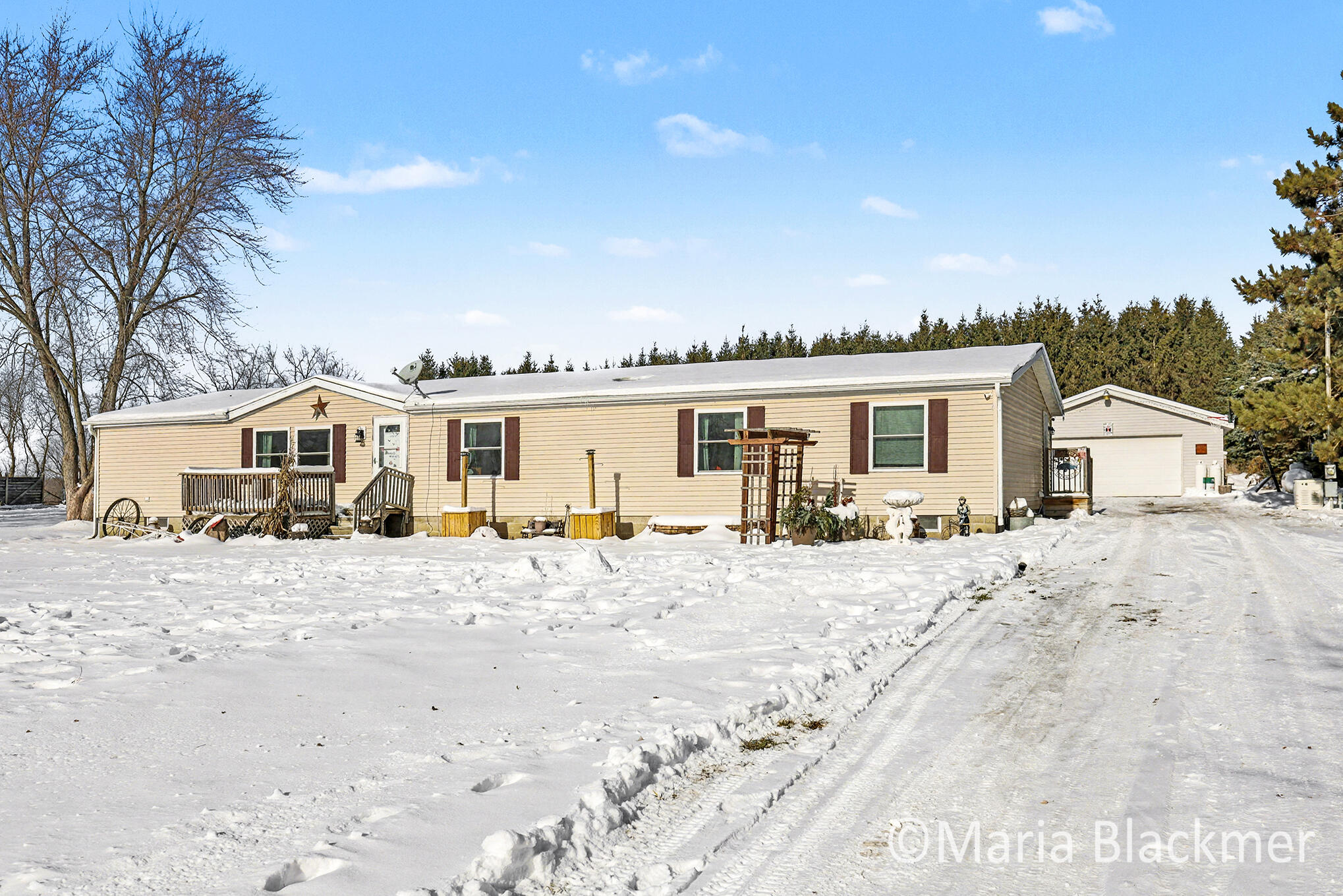 1451 West Charles Road Ionia, MI 48846 - Photo 3 of 31 IMG_4172