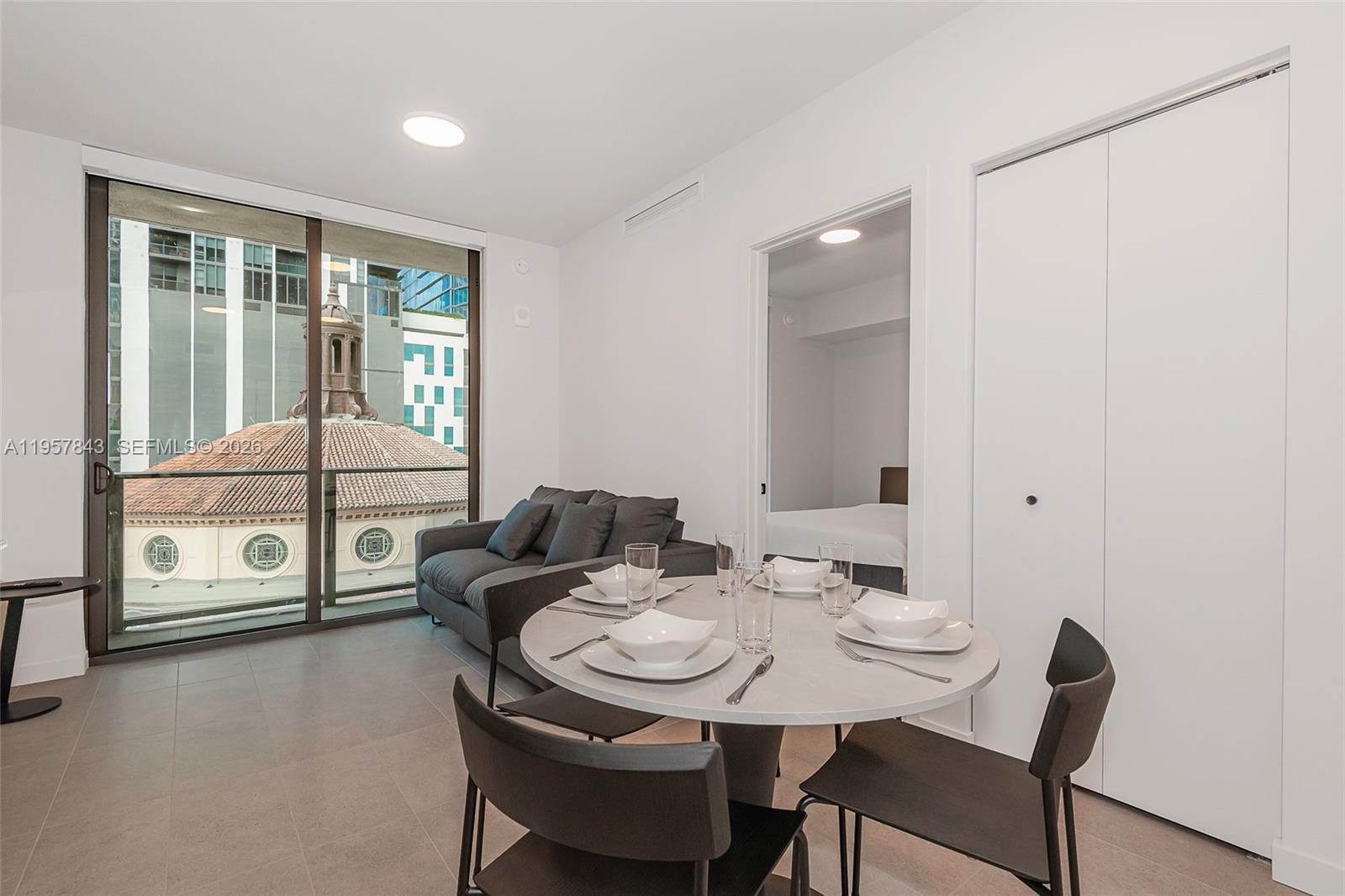 121 Northeast 5th Street, Unit 706 Miami, FL 33132 - Photo 11 of 27