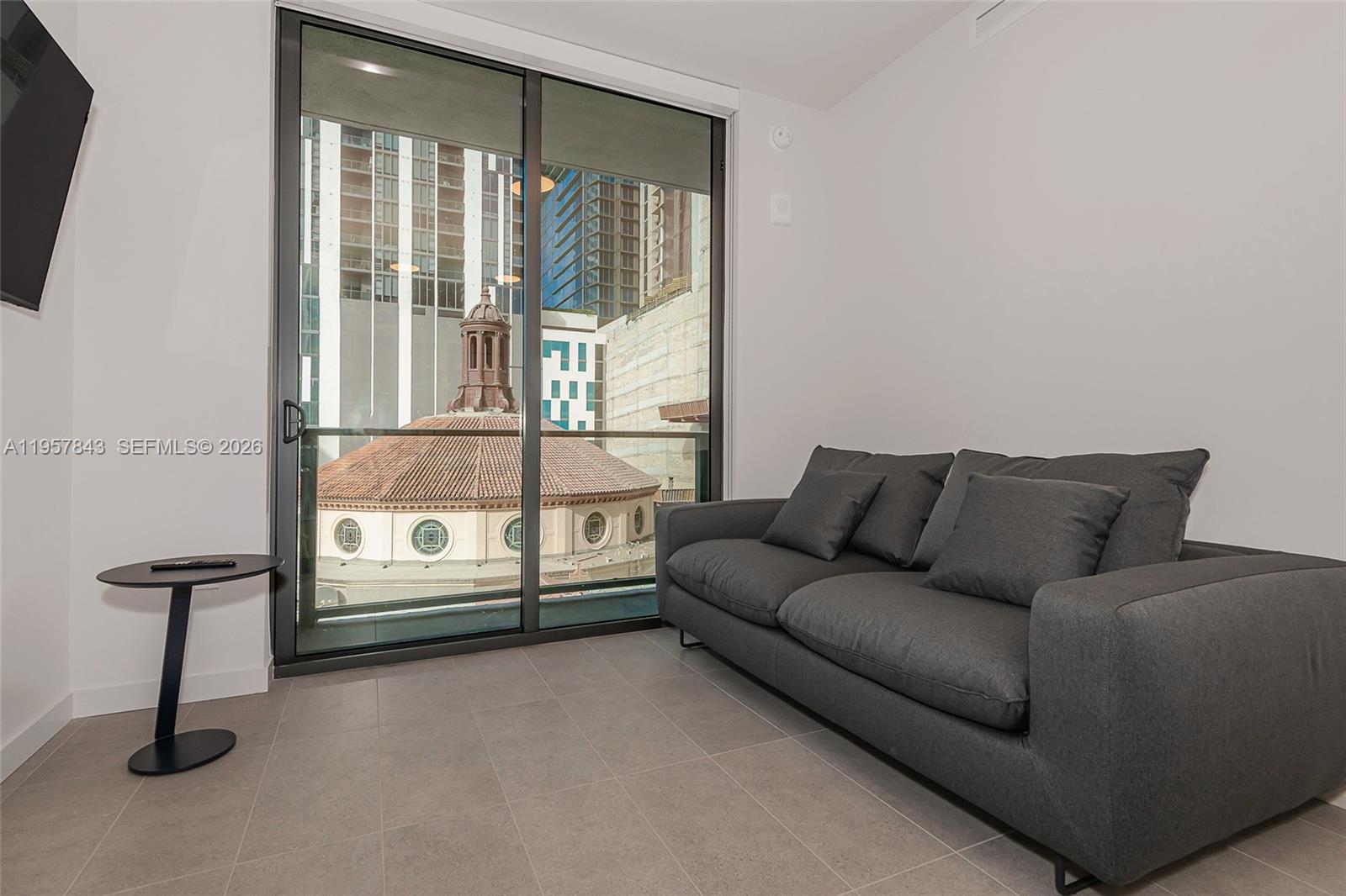 121 Northeast 5th Street, Unit 706 Miami, FL 33132 - Photo 3 of 27