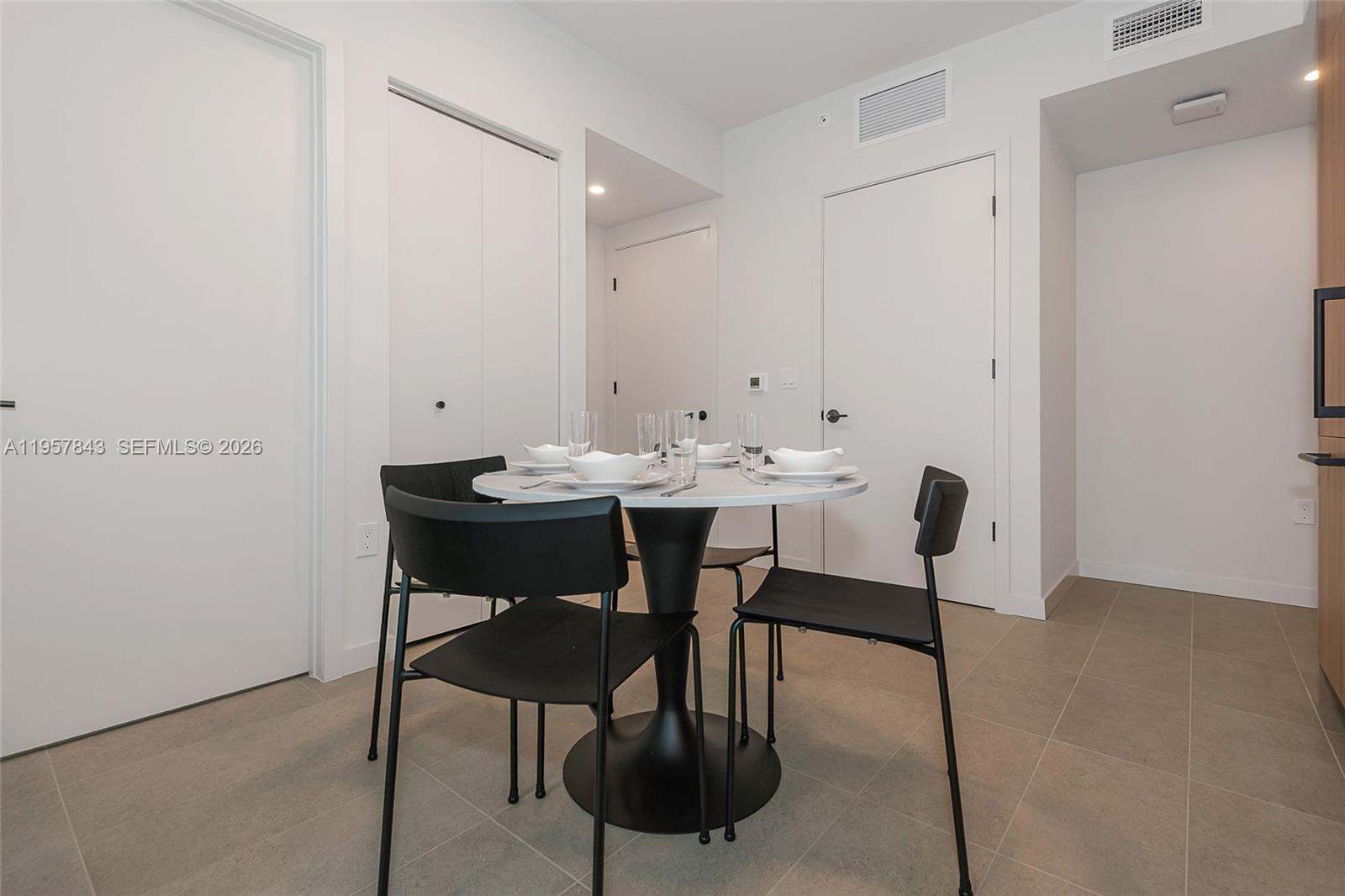 121 Northeast 5th Street, Unit 706 Miami, FL 33132 - Photo 8 of 27