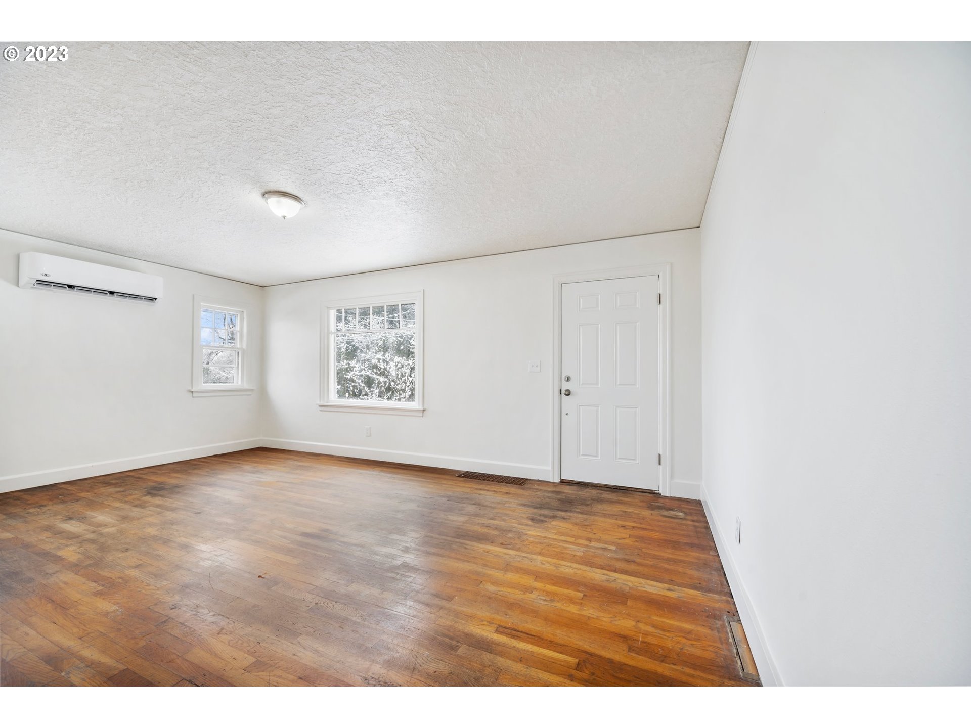 3815 Southeast Hillyard Road Gresham, OR 97080 - Photo 3 of 32 Gallery Image 3