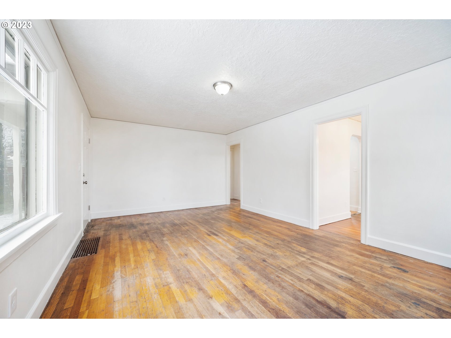 3815 Southeast Hillyard Road Gresham, OR 97080 - Photo 5 of 32 Gallery Image 5