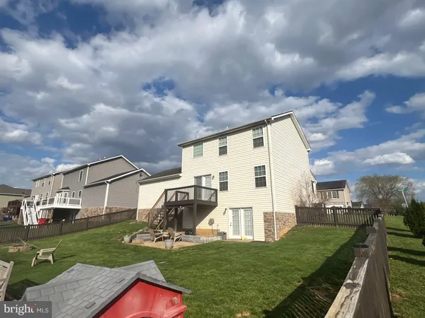 a view of a back yard of the house
