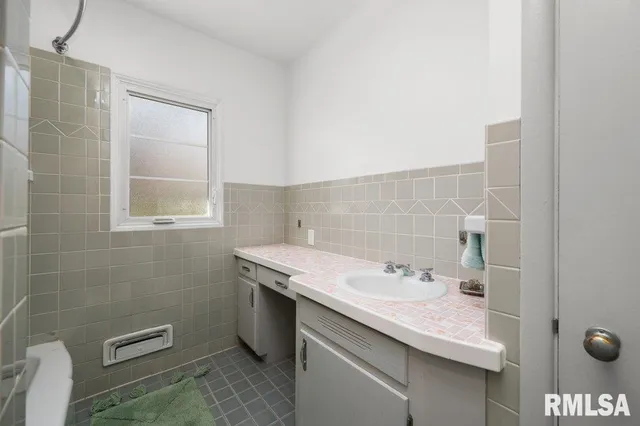 $505,000 | 3209 East 18th Place, Davenport, IA 52803