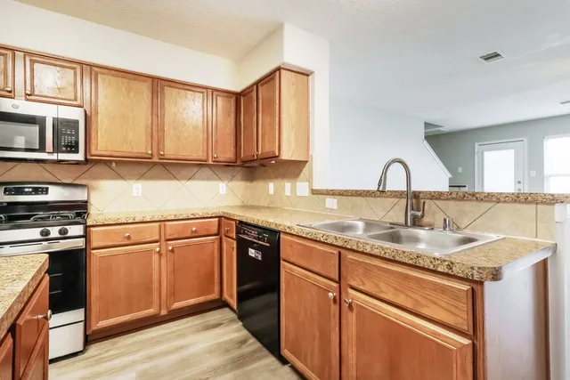 $1,955 | 17819 Yellow Birch Trail, Humble, TX 77346