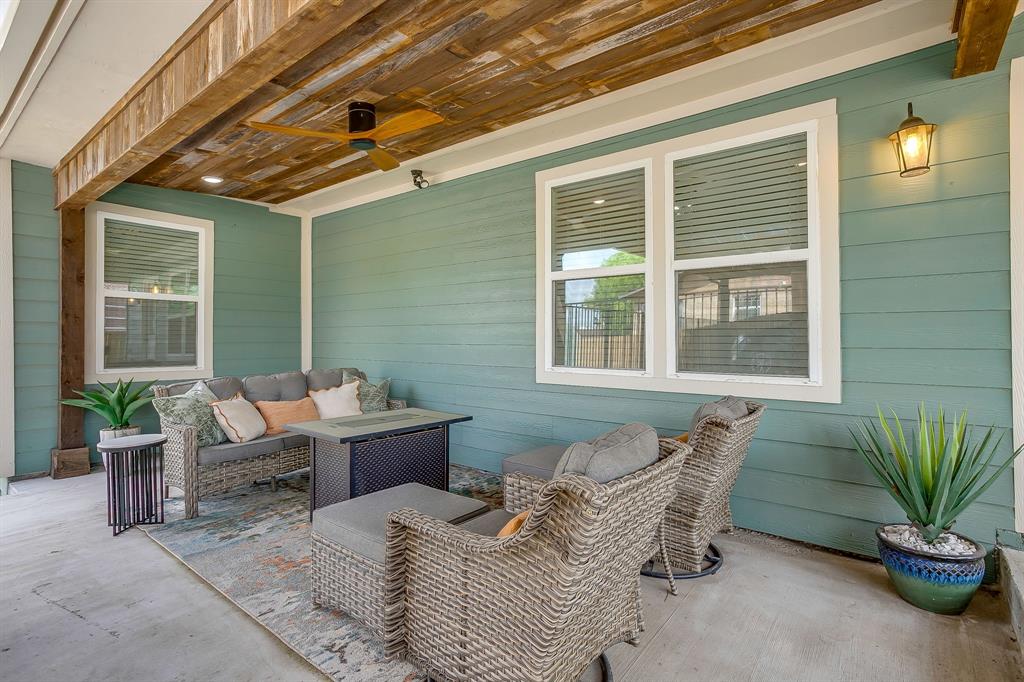 508 South Elm Street Weatherford, TX 76086 - Photo 32 of 40 a balcony with furniture and potted plants
