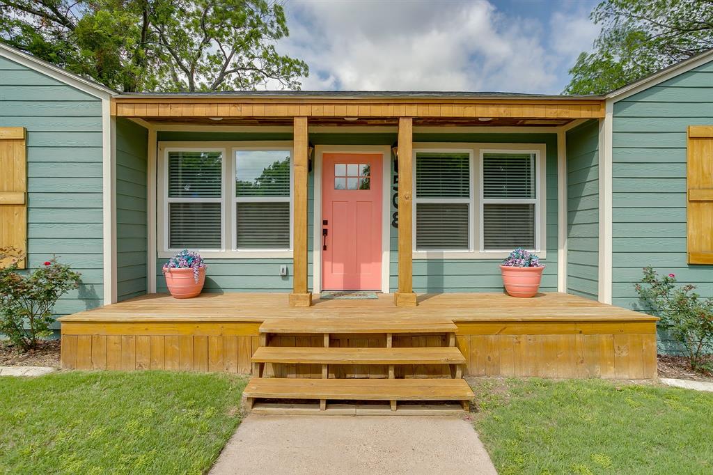 508 South Elm Street Weatherford, TX 76086 - Photo 38 of 40 a front view of a house with a yard