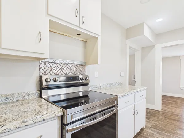 $1,700 | 108 South Olive Street, Fredericksburg, TX 78624