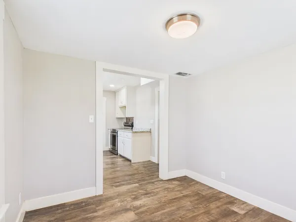 $1,700 | 108 South Olive Street, Fredericksburg, TX 78624