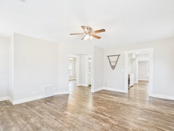 $1,700 | 108 South Olive Street, Fredericksburg, TX 78624