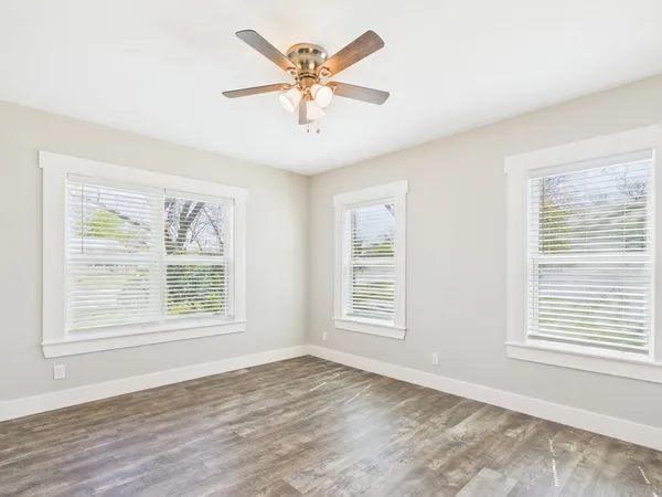 $1,700 | 108 South Olive Street, Fredericksburg, TX 78624