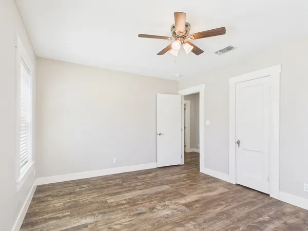 $1,700 | 108 South Olive Street, Fredericksburg, TX 78624