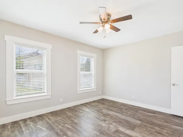 $1,700 | 108 South Olive Street, Fredericksburg, TX 78624