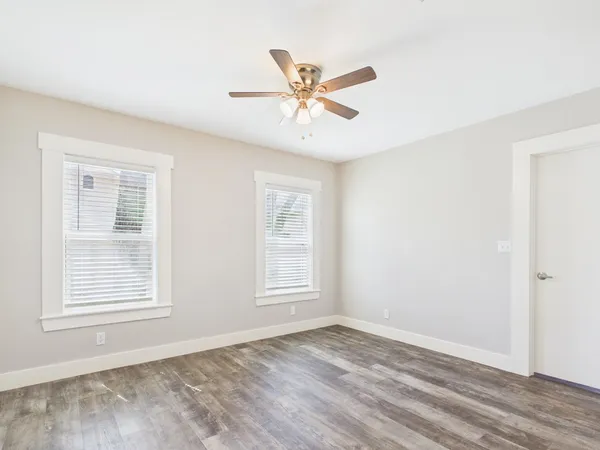 $1,700 | 108 South Olive Street, Fredericksburg, TX 78624