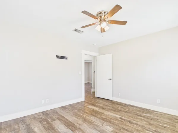 $1,700 | 108 South Olive Street, Fredericksburg, TX 78624