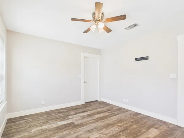 $1,700 | 108 South Olive Street, Fredericksburg, TX 78624