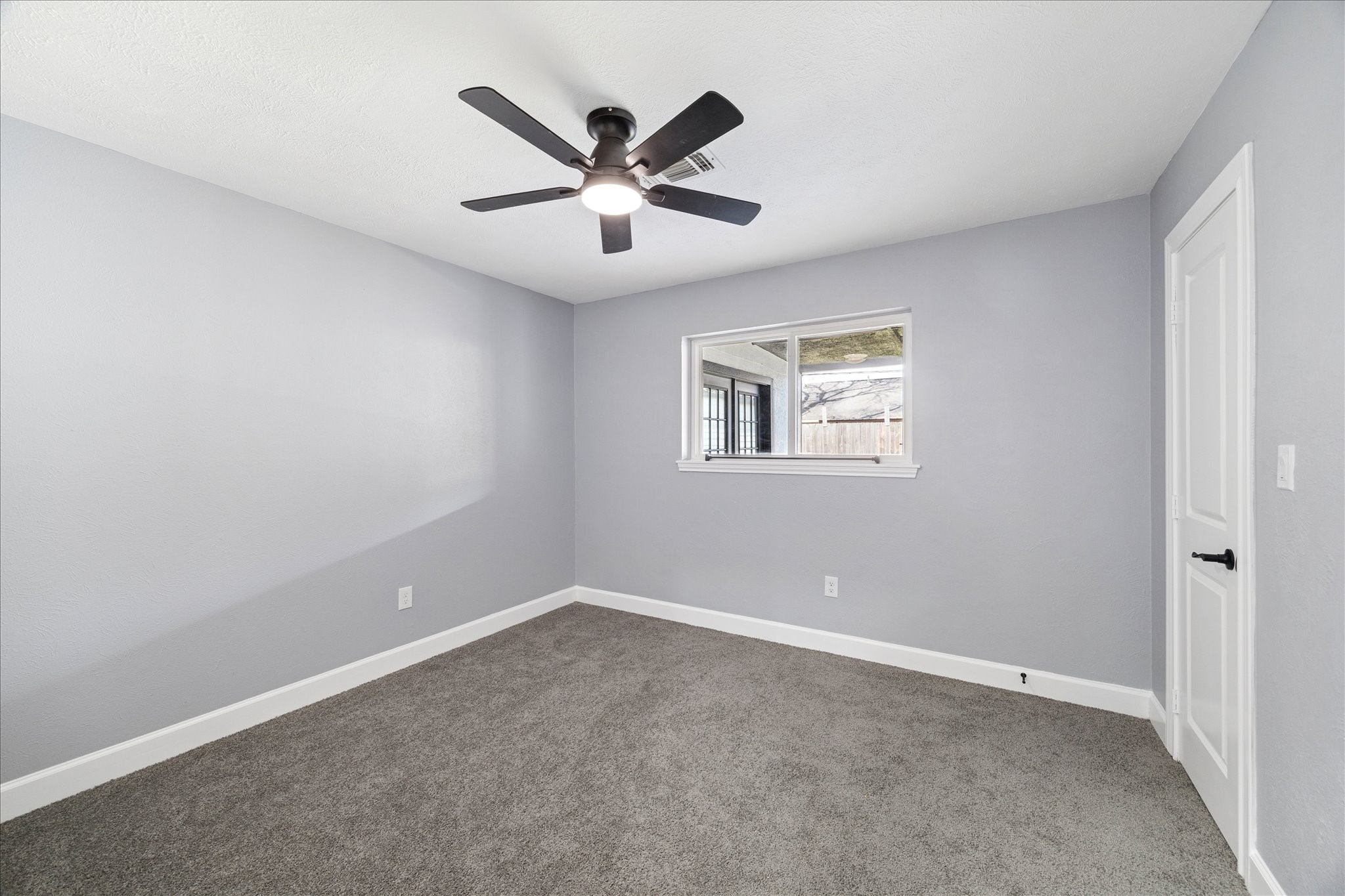 143 Mill Stream Lane Houston, TX 77060 - Photo 15 of 20 an empty room with a window and a fan